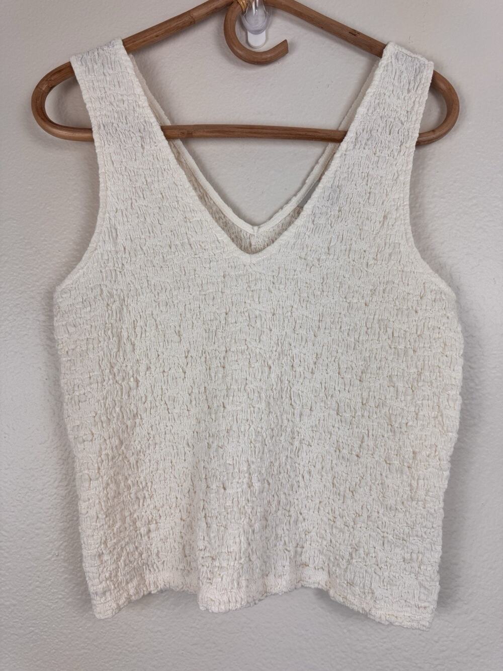 A New Day Textured V-Neck Tank Top Stretch Crinkle Coastal Minimalist Cream L